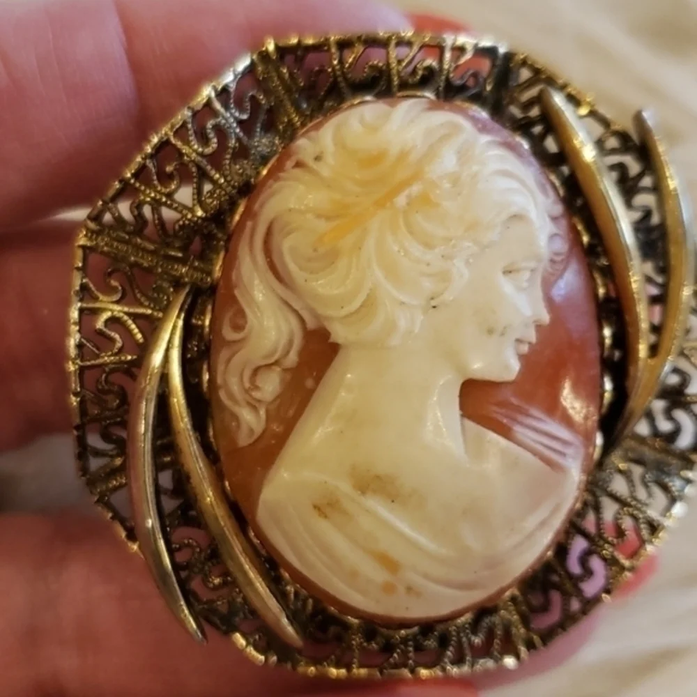 Vintage Cameo‎ and Clip Earring Set